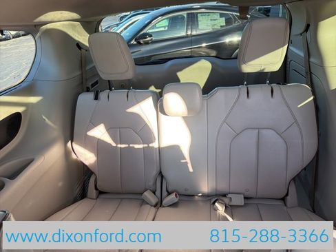 Used 2020 Chrysler Pacifica Limited image 23