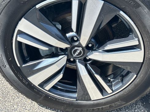 Certified 2023 Nissan Rogue Platinum AWD/4WD image 9