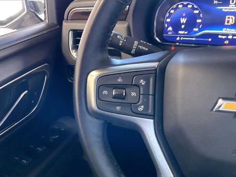 Used 2022 Chevrolet Suburban Premier image 8