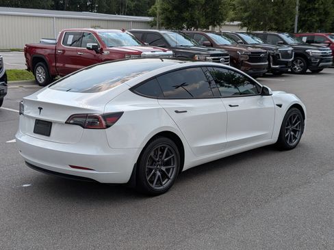 Used 2023 Tesla Model 3 Standard Range RWD image 3