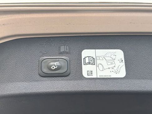 Certified 2018 Ford Escape Titanium w/ Ford Safe & Smart Package FWD image 18
