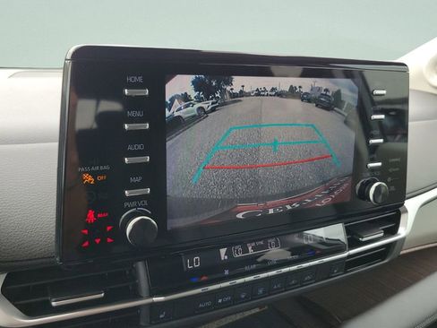 Certified 2024 Toyota Sienna XLE w/ XLE Plus Package FWD image 17