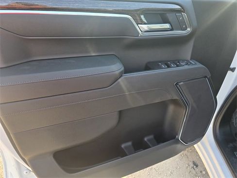 New 2026 GMC Sierra 1500 SLE image 18