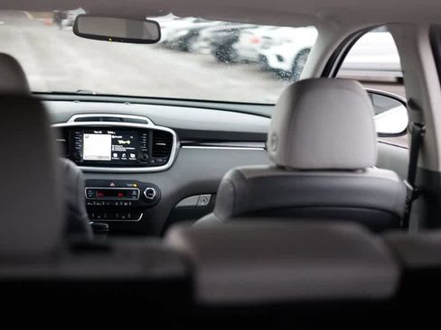 Used 2019 Kia Sorento SX image 16