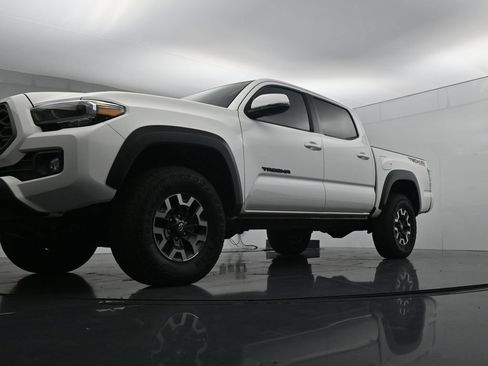 Used 2023 Toyota Tacoma TRD Off-Road w/ Advanced Technology Package AWD/4WD image 34