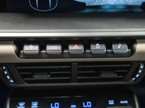 Used 2025 Porsche 911 Carrera image 32