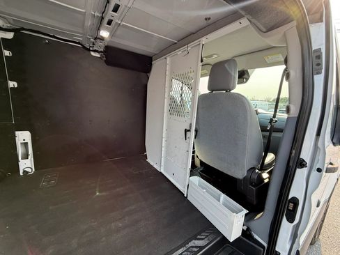 Used 2018 Ford Transit 250 130 Low Roof RWD image 6