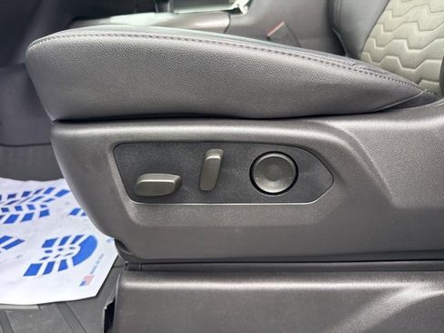 Used 2025 Chevrolet Silverado 1500 ZR2 w/ Technology Package image 18