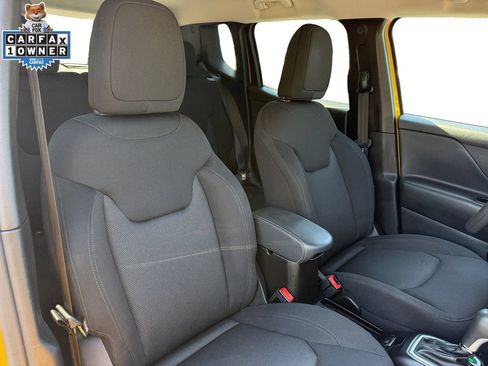 Used 2023 Jeep Renegade Latitude AWD/4WD image 14