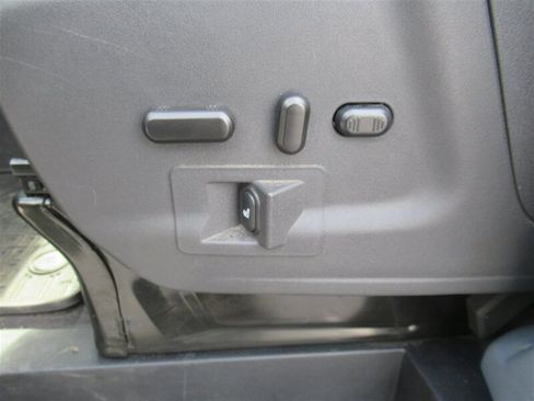 Used 2018 Ford Transit 150 XLT image 31