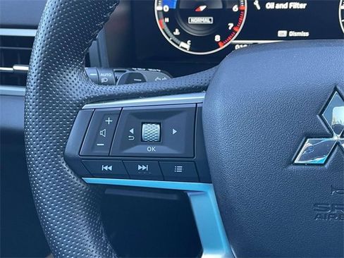 Used 2024 Mitsubishi Outlander SE Black Edition image 15