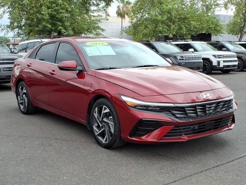 Certified 2025 Hyundai Elantra Limited FWD image 7