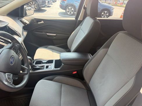 Used 2018 Ford Escape SE w/ SE Sync 3 Package FWD image 2