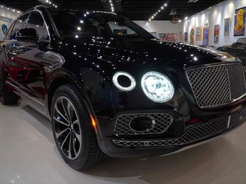 Used 2018 Bentley Bentayga Mulliner AWD/4WD image 3
