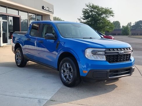 Used 2022 Ford Maverick XLT FWD image 5