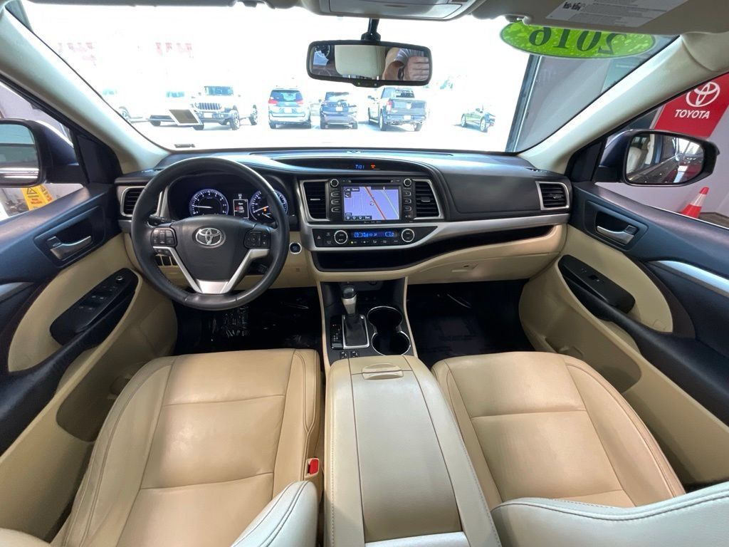 Used 2016 Toyota Highlander XLE AWD/4WD image 8
