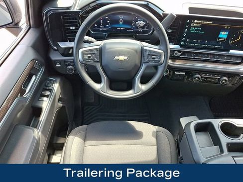 Used 2025 Chevrolet Silverado 1500 LT AWD/4WD image 3