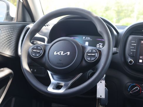 Used 2024 Kia Soul LX FWD image 7