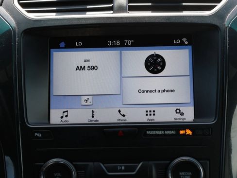 Used 2018 Ford Explorer XLT w/ Equipment Group 202A AWD/4WD image 21