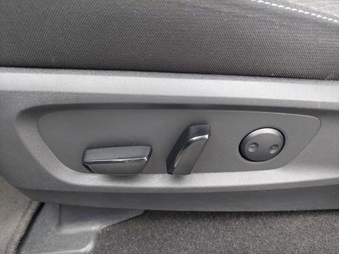 Used 2024 Nissan Pathfinder SV image 17