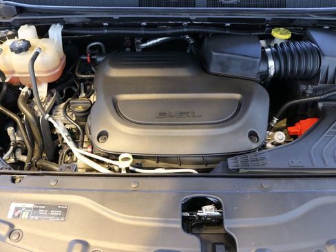 Used 2020 Chrysler Pacifica Touring-L image 32