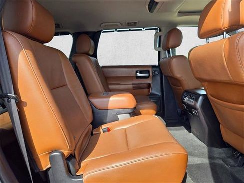 Used 2017 Toyota Sequoia Platinum RWD image 11