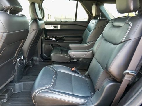 Used 2022 Ford Explorer ST w/ ST Street Pack image 11