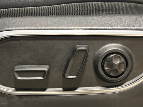 Used 2024 Jeep Wagoneer Series II w/ Flexible Seating Group image 21