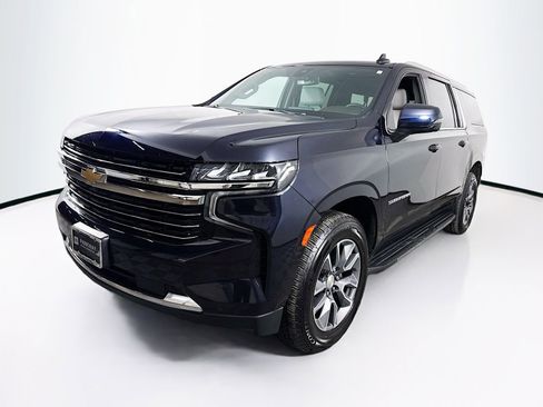 Used 2022 Chevrolet Suburban LT w/ LT Signature Plus Package image 3