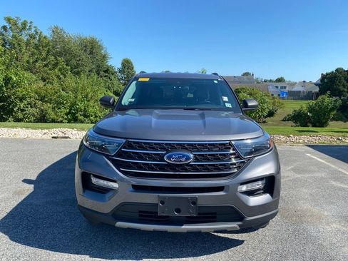 Used 2022 Ford Explorer XLT w/ Equipment Group 202A AWD/4WD image 3
