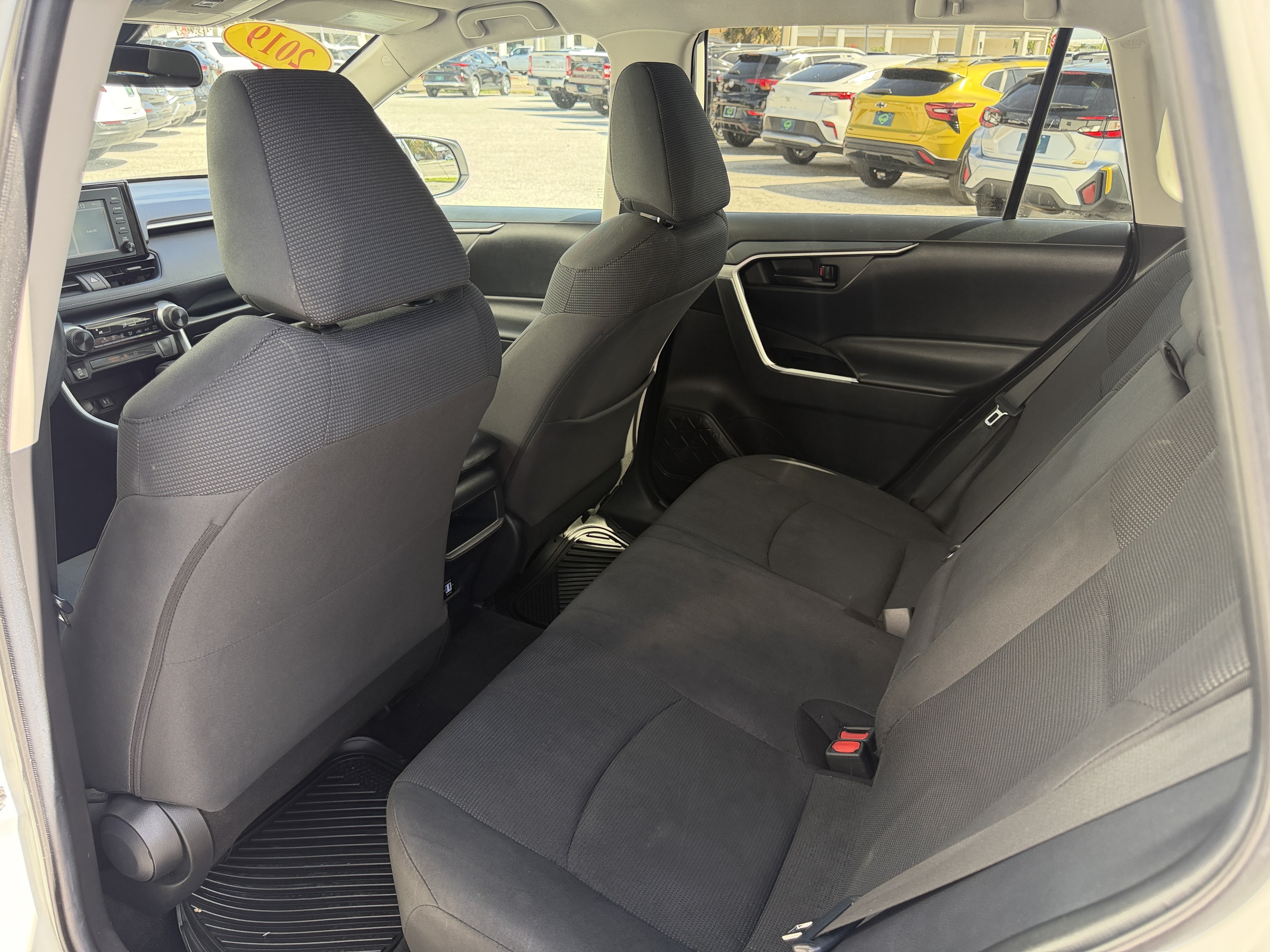 Used 2019 Toyota RAV4 LE FWD image 17