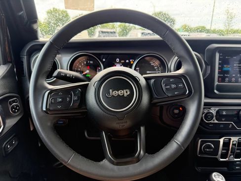 Used 2023 Jeep Wrangler Unlimited AWD/4WD image 13