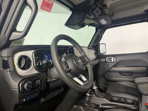 Certified 2025 Jeep Wrangler Unlimited Sahara AWD/4WD image 21