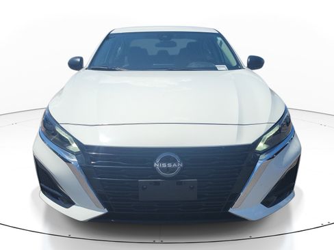 Used 2025 Nissan Altima 2.5 SV FWD image 2
