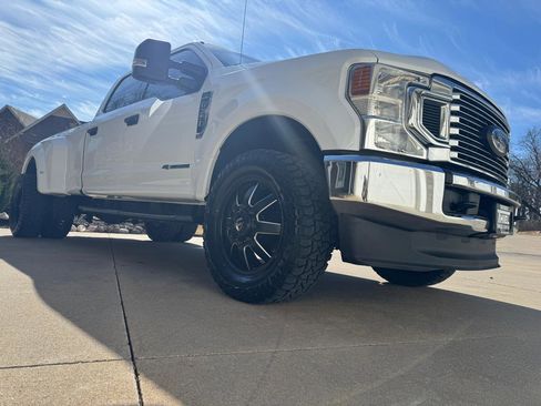 Used 2020 Ford F350 XLT image 28