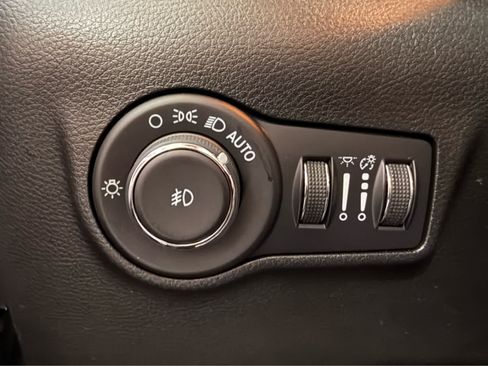Used 2024 Jeep Compass Latitude AWD/4WD image 25