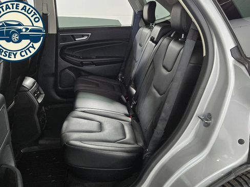Used 2018 Ford Edge Titanium w/ Equipment Group 302A AWD/4WD image 29