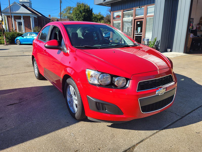 Used 2016 Chevrolet Sonic LT FWD image 1