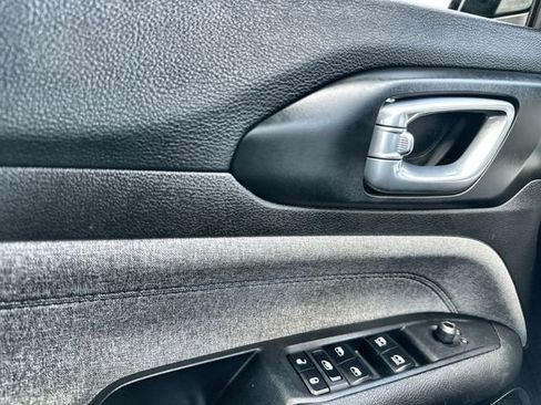 Used 2023 Jeep Compass Sport image 39