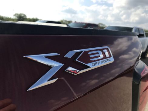 Used 2024 GMC Sierra 1500 SLT w/ X31 Off-Road Package image 10