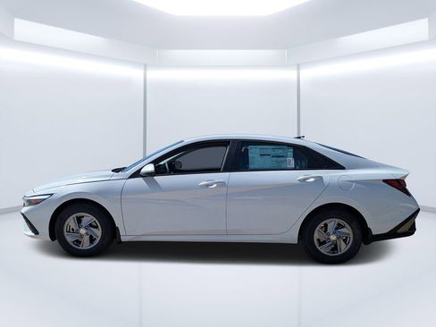 New 2026 Hyundai Elantra SE FWD image 6