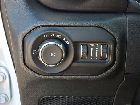 Certified 2021 Jeep Wrangler Unlimited Sahara AWD/4WD image 27