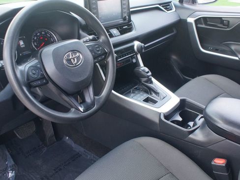 Used 2021 Toyota RAV4 LE AWD/4WD image 12