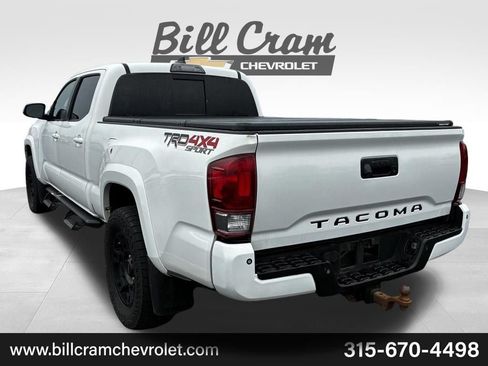 Used 2017 Toyota Tacoma SR5 AWD/4WD image 17