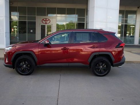 Used 2022 Toyota RAV4 XLE AWD/4WD image 2