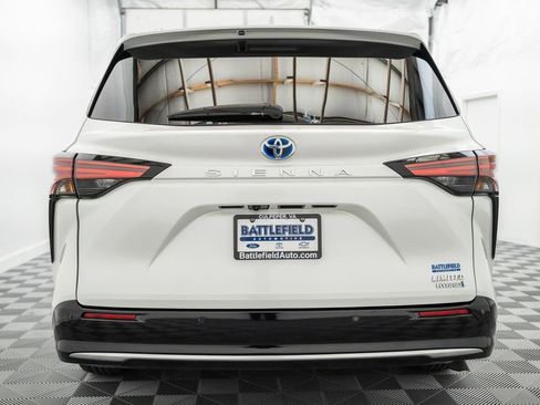 Certified 2024 Toyota Sienna Limited FWD image 6