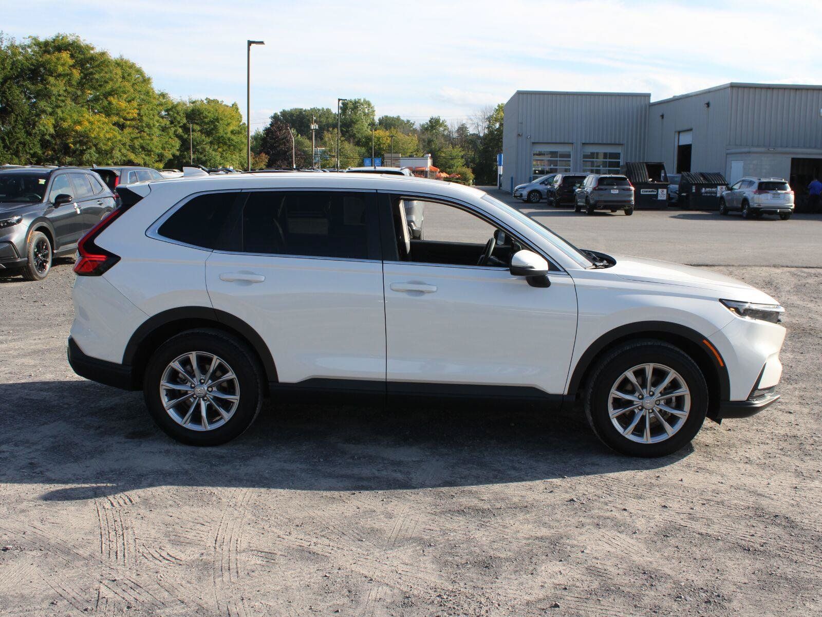 Used 2025 Honda CR-V EX image 4