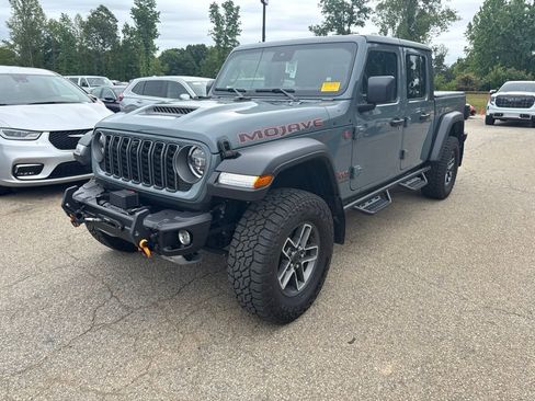 Used 2025 Jeep Gladiator Mojave w/ Convenience Group AWD/4WD image 1
