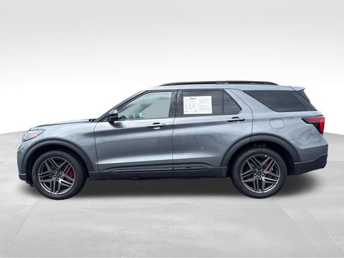 Used 2025 Ford Explorer ST-Line w/ ST-Line Street Pack AWD/4WD image 2
