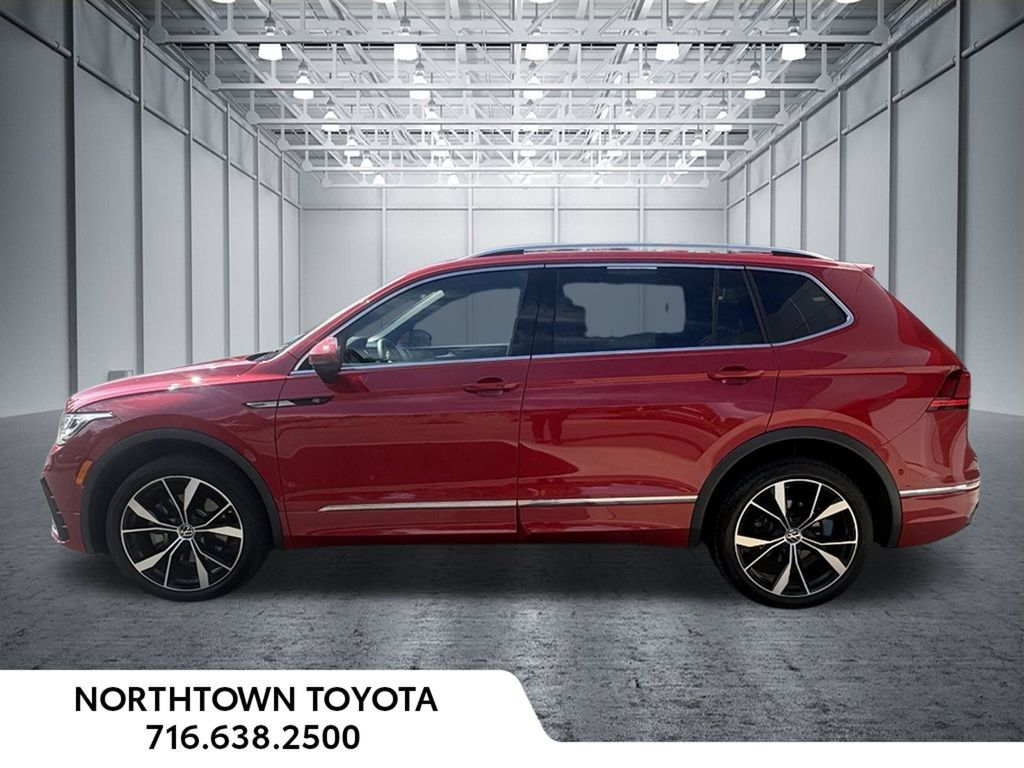 Used 2024 Volkswagen Tiguan SEL R-Line AWD/4WD image 2